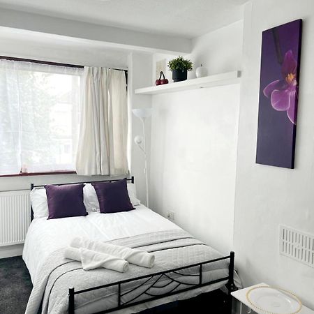 Cosy Room Stay 4 Саттон Екстер'єр фото