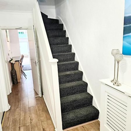 Cosy Room Stay 4 Саттон Екстер'єр фото