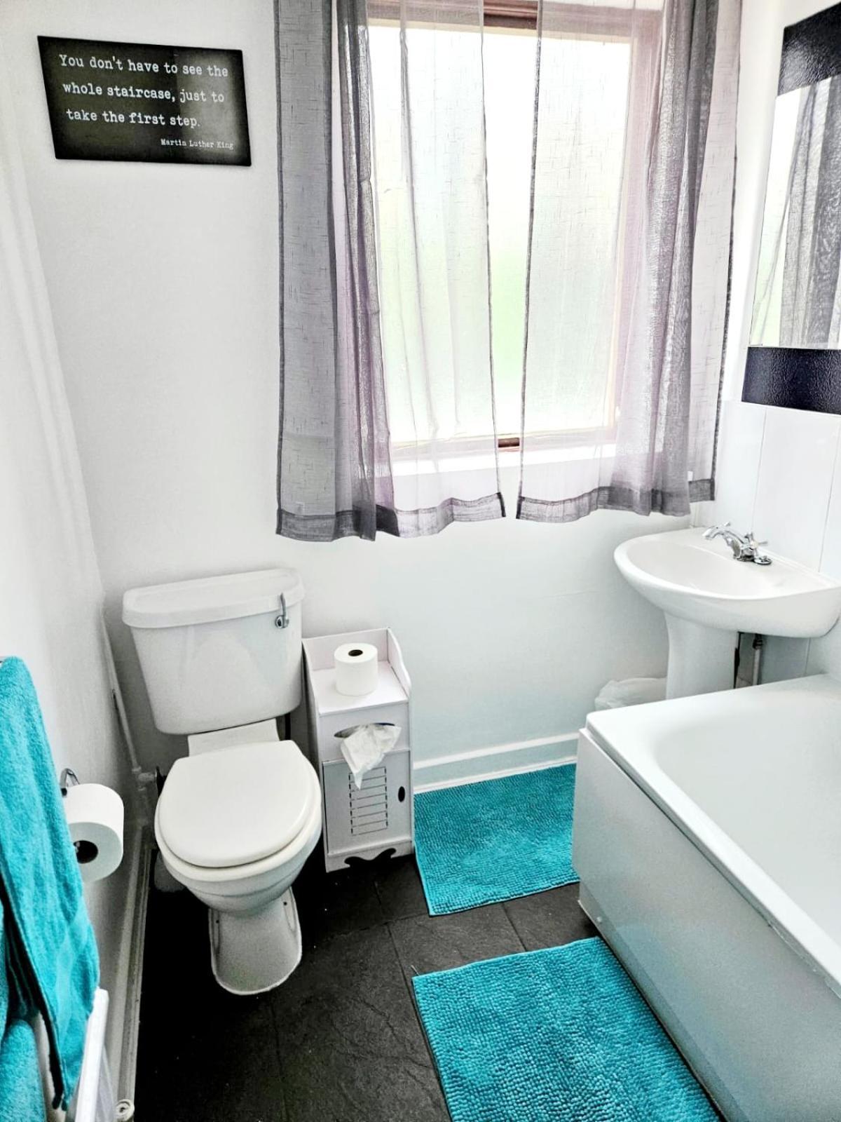 Cosy Room Stay 4 Саттон Екстер'єр фото