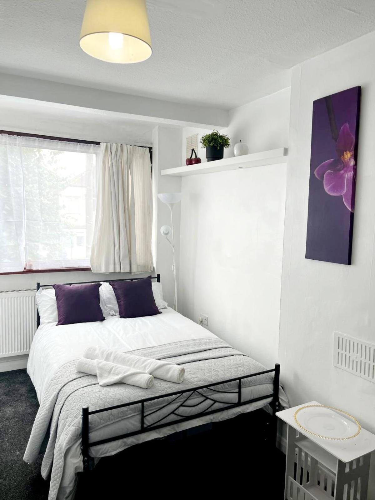 Cosy Room Stay 4 Саттон Екстер'єр фото